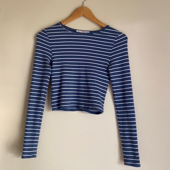 SUPRE Tops - ✿SUPRE long sleeve cropped shirt